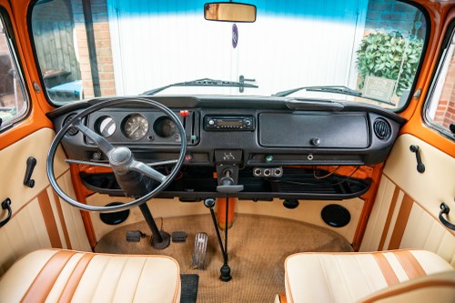 1976 Volkswagen T2 Bay Window Campervan In vendita (immagine 46 di 152)