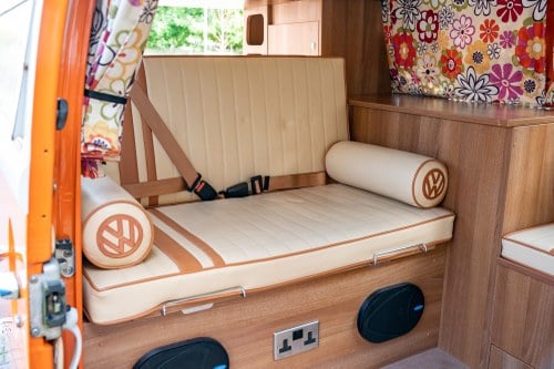 1976 Volkswagen T2 Bay Window Campervan In vendita (immagine 18 di 152)