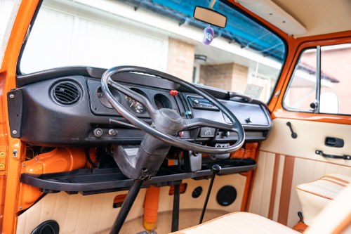 1976 Volkswagen T2 Bay Window Campervan In vendita (immagine 45 di 152)