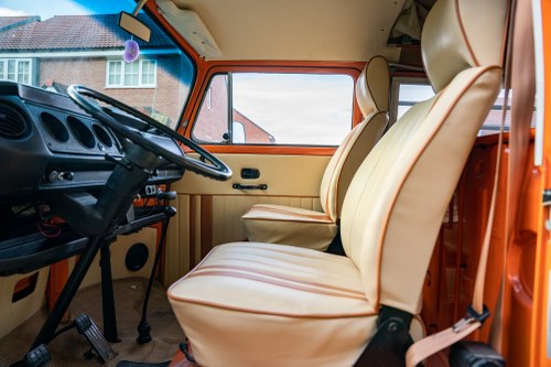 1976 Volkswagen T2 Bay Window Campervan In vendita (immagine 36 di 152)