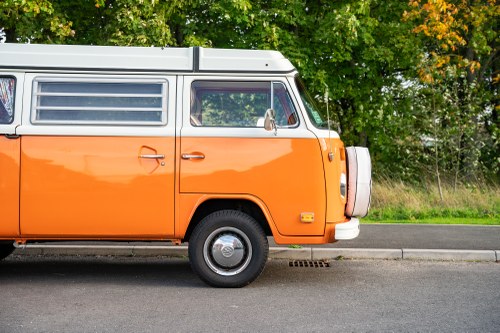 1976 Volkswagen T2 Bay Window Campervan In vendita (immagine 87 di 152)