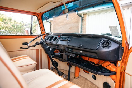 1976 Volkswagen T2 Bay Window Campervan In vendita (immagine 40 di 152)