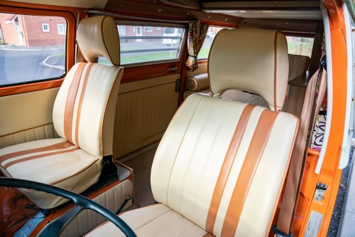 1976 Volkswagen T2 Bay Window Campervan In vendita (immagine 35 di 152)