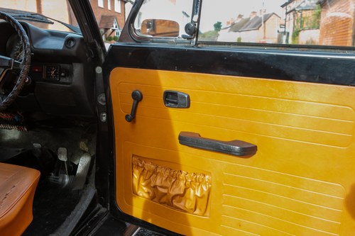 1975 Volkswagen Beetle Karmann Convertible Te koop (foto 44 van 131)