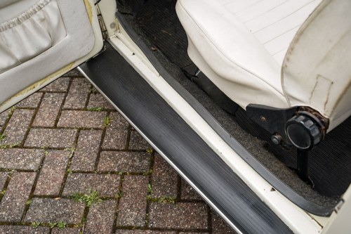 1975 Volkswagen Beetle Karmann Cabriolet 1600 (LHD) In vendita (immagine 104 di 249)