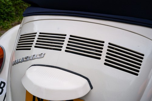 1975 Volkswagen Beetle Karmann Cabriolet 1600 (LHD) In vendita (immagine 163 di 249)