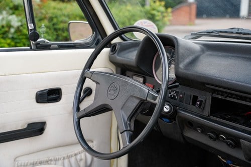 1975 Volkswagen Beetle Karmann Cabriolet 1600 (LHD) In vendita (immagine 27 di 249)