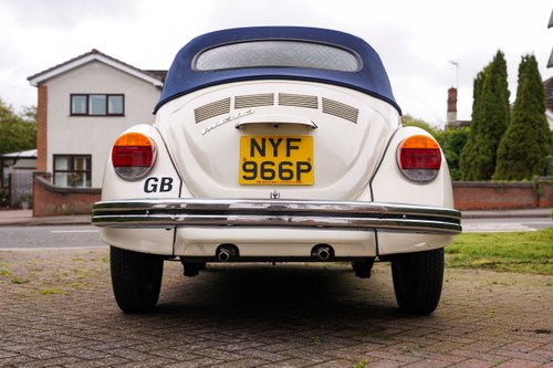 1975 Volkswagen Beetle Karmann Cabriolet 1600 (LHD) In vendita (immagine 17 di 249)