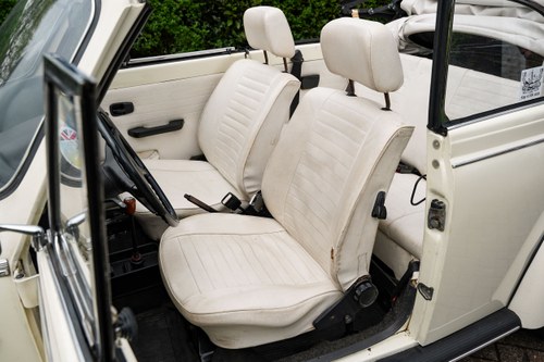 1975 Volkswagen Beetle Karmann Cabriolet 1600 (LHD) In vendita (immagine 63 di 249)