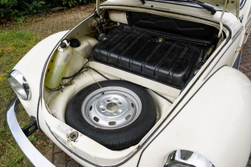 1975 Volkswagen Beetle Karmann Cabriolet 1600 (LHD) In vendita (immagine 119 di 249)