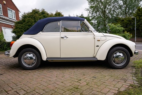 1975 Volkswagen Beetle Karmann Cabriolet 1600 (LHD) In vendita (immagine 12 di 249)
