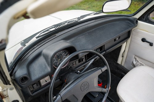 1975 Volkswagen Beetle Karmann Cabriolet 1600 (LHD) In vendita (immagine 36 di 249)