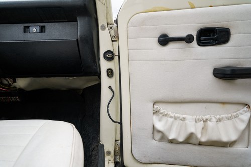 1975 Volkswagen Beetle Karmann Cabriolet 1600 (LHD) In vendita (immagine 101 di 249)