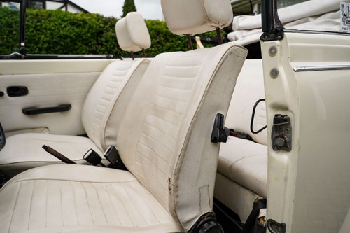 1975 Volkswagen Beetle Karmann Cabriolet 1600 (LHD) In vendita (immagine 64 di 249)