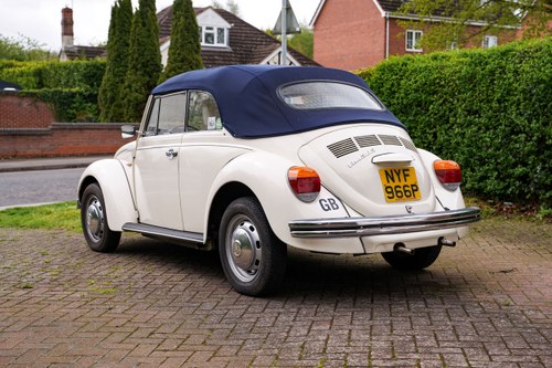 1975 Volkswagen Beetle Karmann Cabriolet 1600 (LHD) In vendita (immagine 19 di 249)