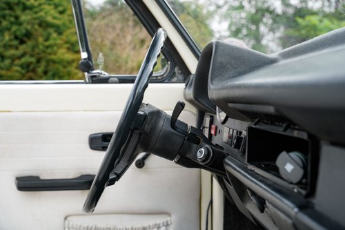 1975 Volkswagen Beetle Karmann Cabriolet 1600 (LHD) In vendita (immagine 30 di 249)