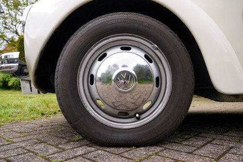 1975 Volkswagen Beetle Karmann Cabriolet 1600 (LHD) In vendita (immagine 21 di 249)