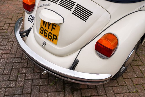 1975 Volkswagen Beetle Karmann Cabriolet 1600 (LHD) In vendita (immagine 162 di 249)