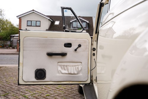 1975 Volkswagen Beetle Karmann Cabriolet 1600 (LHD) In vendita (immagine 94 di 249)