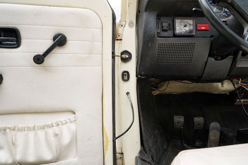 1975 Volkswagen Beetle Karmann Cabriolet 1600 (LHD) In vendita (immagine 100 di 249)