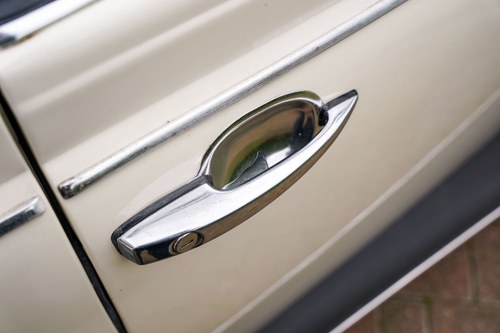 1975 Volkswagen Beetle Karmann Cabriolet 1600 (LHD) In vendita (immagine 158 di 249)