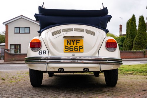 1975 Volkswagen Beetle Karmann Cabriolet 1600 (LHD) In vendita (immagine 18 di 249)