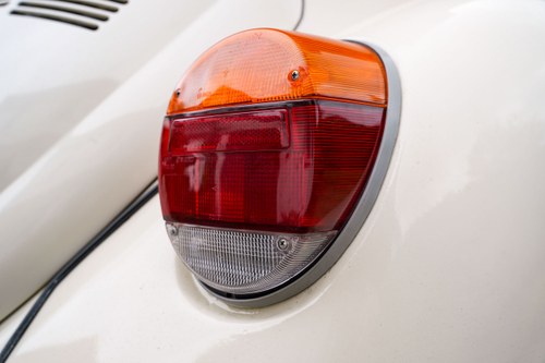 1975 Volkswagen Beetle Karmann Cabriolet 1600 (LHD) In vendita (immagine 161 di 249)