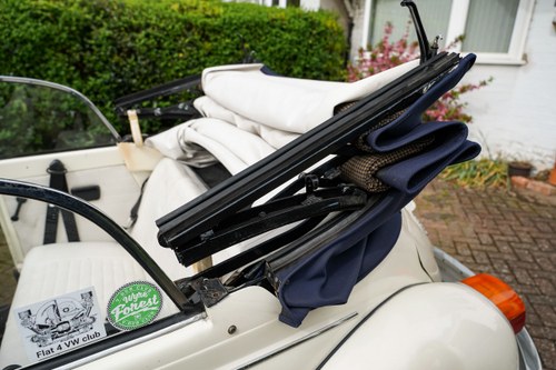 1975 Volkswagen Beetle Karmann Cabriolet 1600 (LHD) In vendita (immagine 139 di 249)