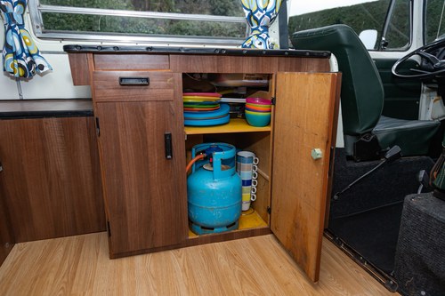 1976 Volkswagen T2 Bay Window Campervan En venta (imagen 76 de 143)