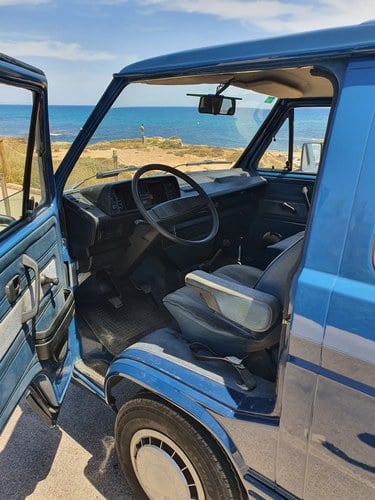 NO RESERVE - 1990 Volkswagen Caravelle 2.1 WBX à vendre (picture 9 of 57)
