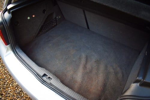 2003 VW Golf R32 Te koop (foto 83 van 139)