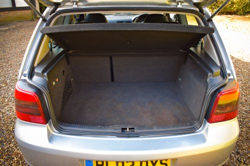 2003 VW Golf R32 Te koop (foto 81 van 139)