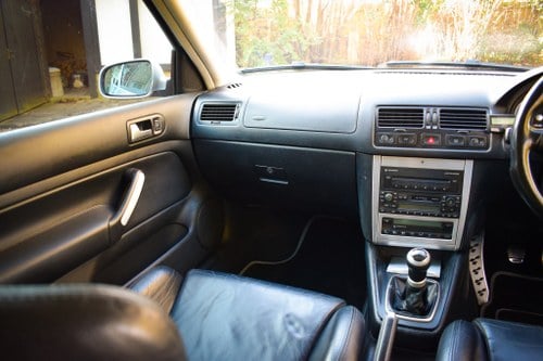 2003 VW Golf R32 Te koop (foto 56 van 139)