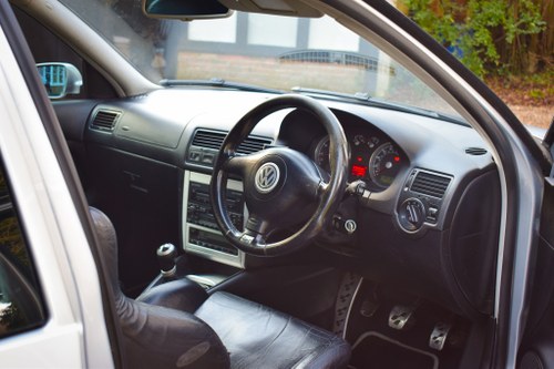 2003 VW Golf R32 Te koop (foto 44 van 139)