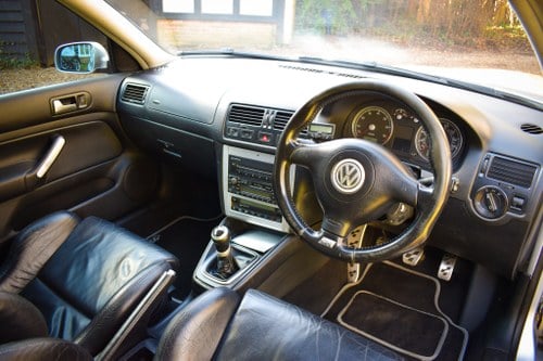 2003 VW Golf R32 Te koop (foto 46 van 139)