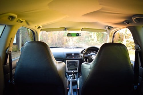 2003 VW Golf R32 Te koop (foto 68 van 139)