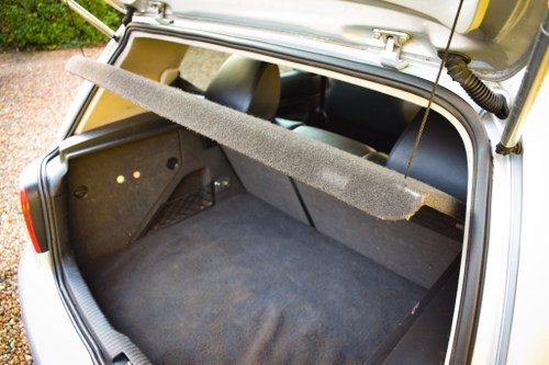 2003 VW Golf R32 Te koop (foto 85 van 139)