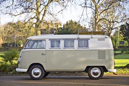1963 VW Type 2 Splitscreen Sundial Campervan In vendita (immagine 8 di 146)