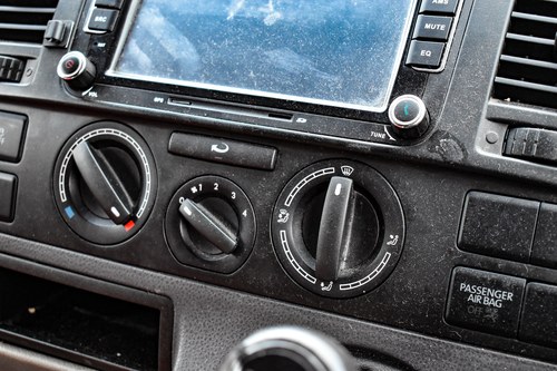 2011 Volkswagen Transporter T28 102 TDI SWB till salu (bild 37 av 115)