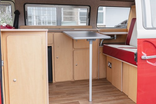 1974 Volkswagen T2 Bay Window Camper Te koop (foto 49 van 176)