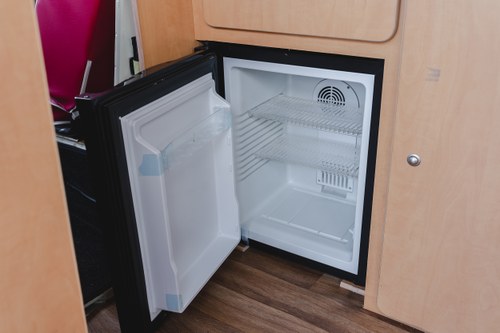 1974 Volkswagen T2 Bay Window Camper Te koop (foto 56 van 176)