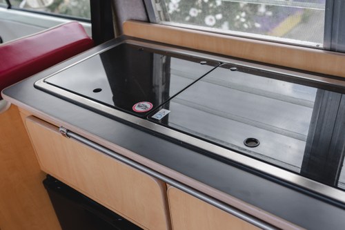 1974 Volkswagen T2 Bay Window Camper Te koop (foto 58 van 176)