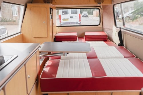 1974 Volkswagen T2 Bay Window Camper Te koop (foto 68 van 176)