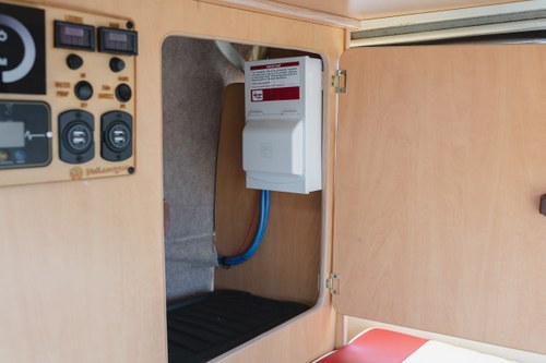 1974 Volkswagen T2 Bay Window Camper Te koop (foto 75 van 176)