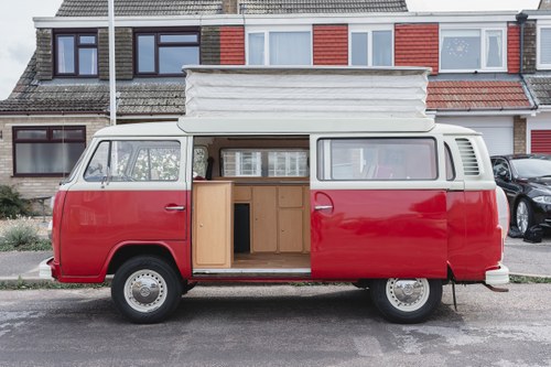 1974 Volkswagen T2 Bay Window Camper Te koop (foto 9 van 176)