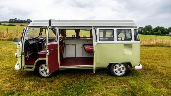 1972 Volkswagen T2 Baywindow Fleetline Campervan For Sale (picture :index of 49)