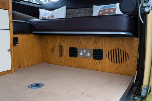 1971 Volkswagen Type 2 Bay Window Camper Conversion zum Verkauf (Bild 15 von 115)