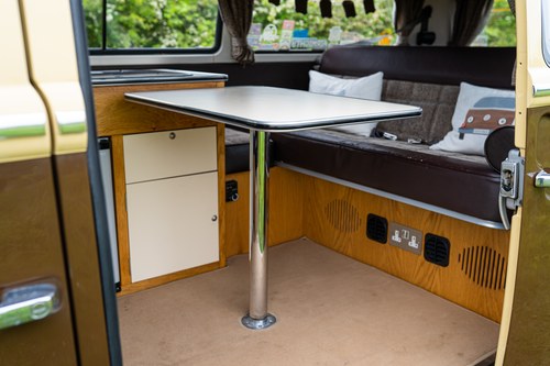 1971 Volkswagen Type 2 Bay Window Camper Conversion zum Verkauf (Bild 42 von 115)
