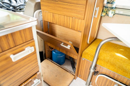 1972 Volkswagen T2 Bay Window Campervan En venta (imagen 66 de 140)