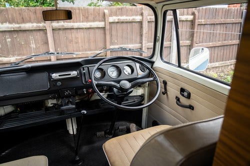 1972 Volkswagen T2 Bay Window Campervan En venta (imagen 20 de 140)